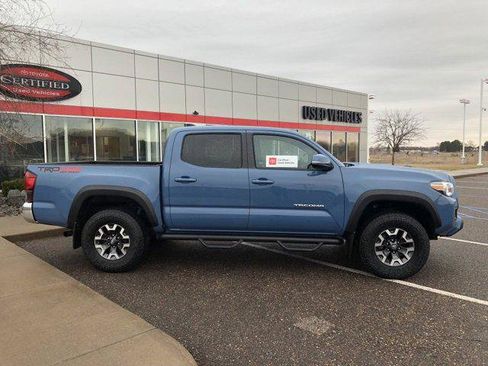 Certified 2019 Toyota Tacoma TRD Off-Road image 2