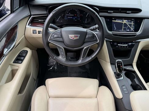 Used 2017 Cadillac XT5 Luxury w/ Driver Awareness Package image 4