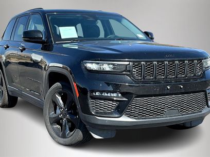Used 2023 Jeep Grand Cherokee Limited w/ Black Appearance Package