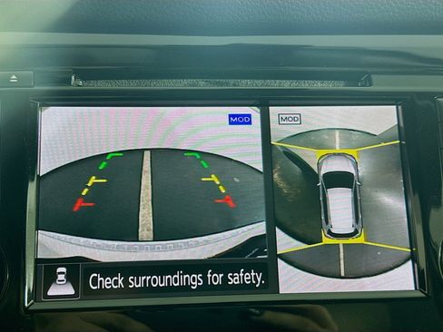 Used 2018 Nissan Rogue SL w/ Premium Package image 22