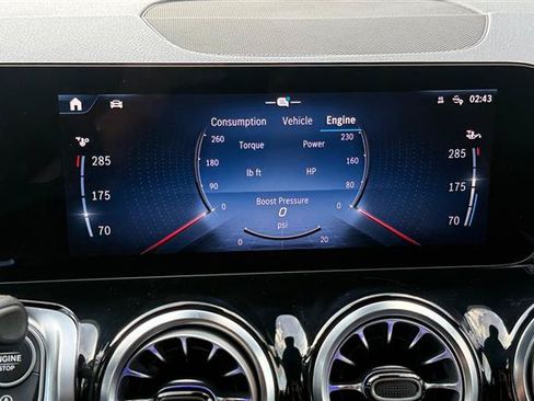 Used 2024 Mercedes-Benz GLB 250 image 31