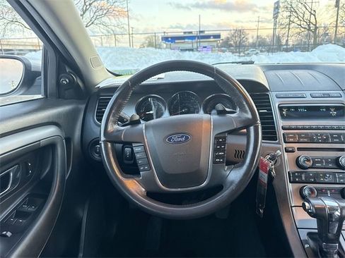 Used 2010 Ford Taurus SEL image 19