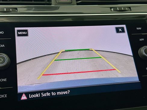 Used 2020 Volkswagen Tiguan SEL AWD/4WD image 25