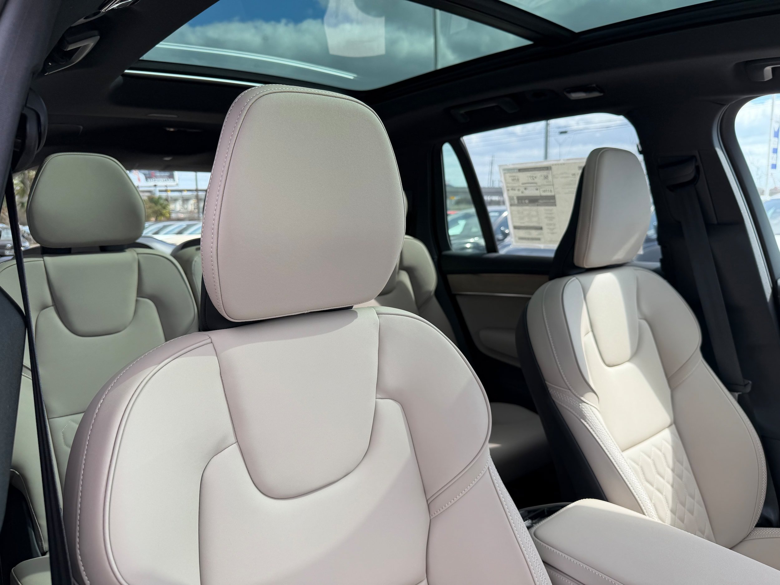 New 2026 Volvo XC90 T8 Plus AWD/4WD image 9