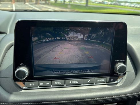 Used 2025 Nissan Rogue SV image 20