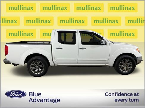 Used 2019 Nissan Frontier SL image 2