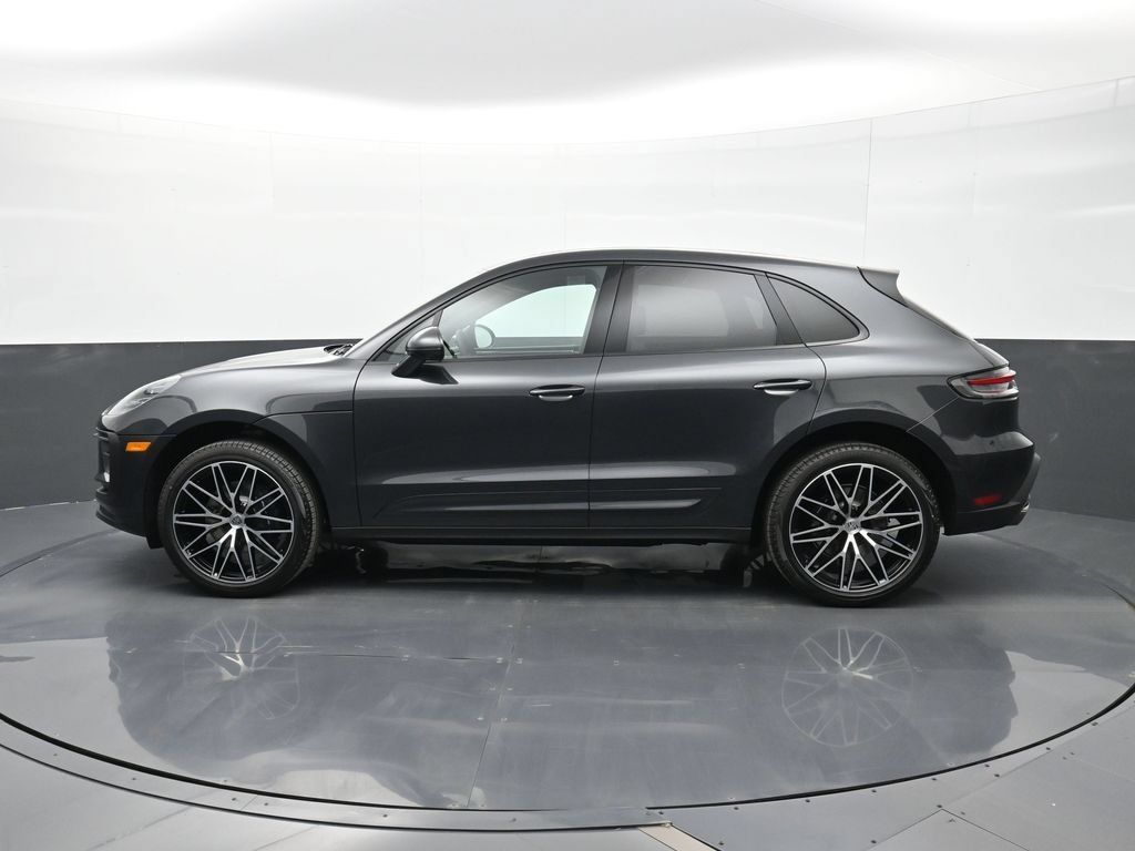 Certified 2026 Porsche Macan AWD/4WD image 2