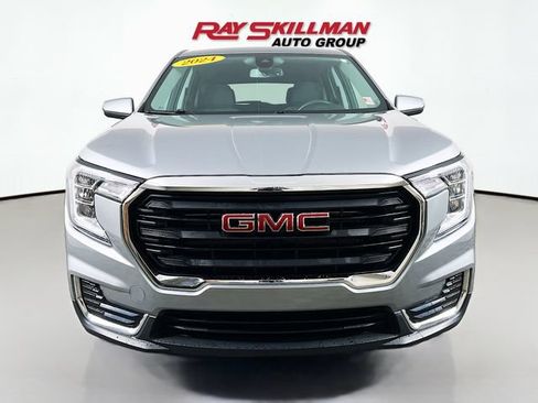 Used 2024 GMC Terrain SLE AWD/4WD image 2