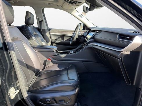 Used 2023 Jeep Grand Cherokee Limited w/ Luxury Tech Group II image 15