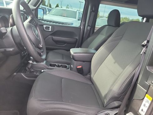 Used 2019 Jeep Wrangler Sport AWD/4WD image 12