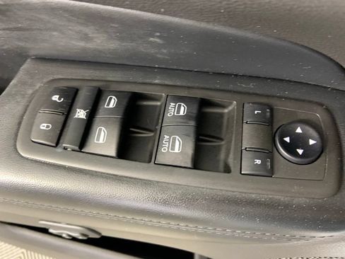 Used 2021 Jeep Grand Cherokee Limited AWD/4WD image 32