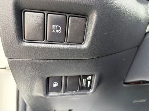 Used 2019 Toyota C-HR XLE image 17