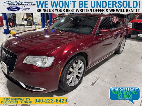Used 2017 Chrysler 300 Limited image 1