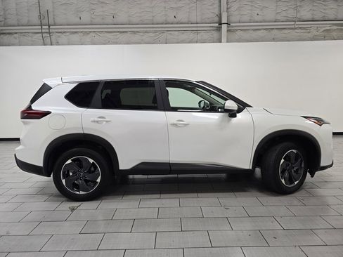 Used 2024 Nissan Rogue SV image 15