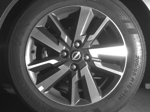 Used 2025 Nissan Versa SV FWD image 12