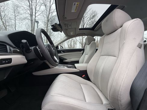 Used 2018 Honda Accord EX image 29