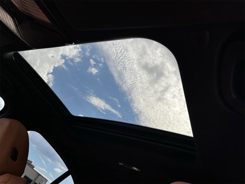 Used 2023 BMW 330i Sedan w/ Premium Package image 22