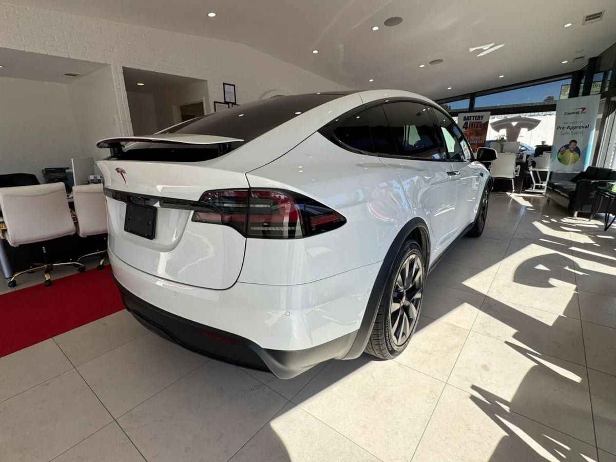 Used 2022 Tesla Model X AWD/4WD image 13