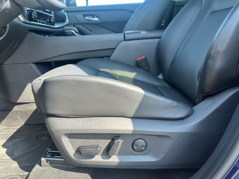 Used 2025 Nissan Rogue SV w/ SV Premium Package AWD/4WD image 15