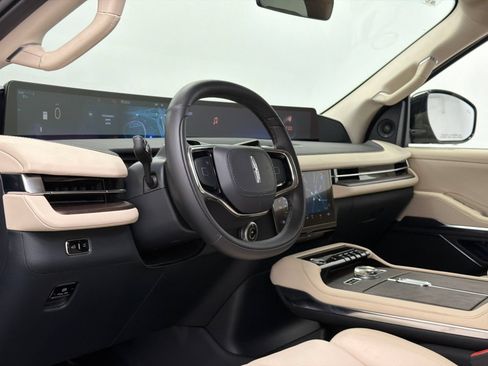 New 2027 Lincoln Navigator L Premier AWD/4WD image 17