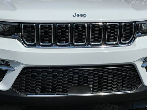 Used 2023 Jeep Grand Cherokee Limited w/ Luxury Tech Group II AWD/4WD image 48