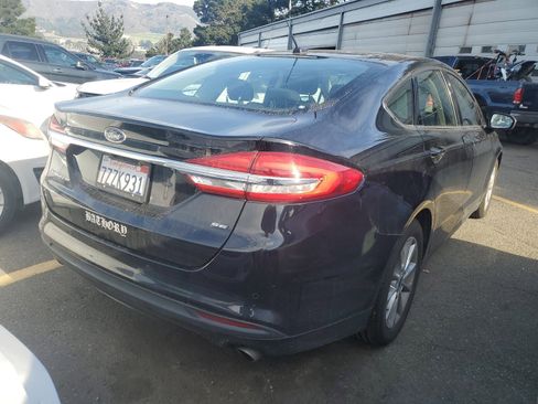 Used 2017 Ford Fusion SE w/ Fusion SE Technology Package image 5