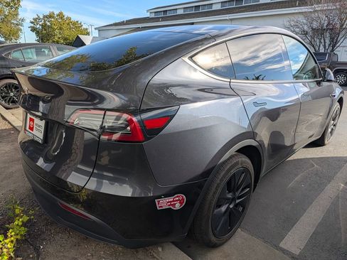 Used 2024 Tesla Model Y Long Range RWD image 2