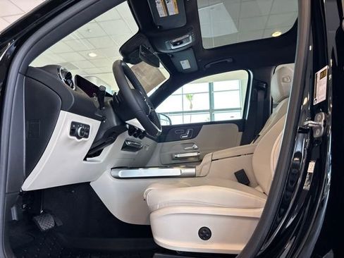 New 2026 Mercedes-Benz GLB 250 4MATIC image 8