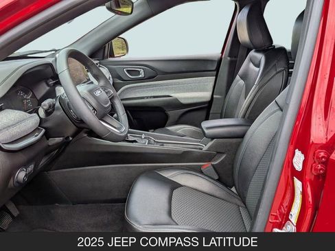 Used 2025 Jeep Compass Latitude AWD/4WD image 14