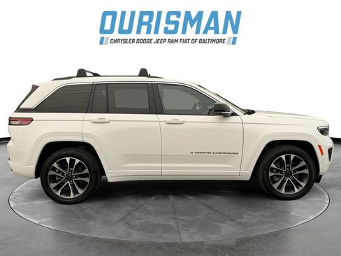 Used 2023 Jeep Grand Cherokee Overland w/ Luxury Tech Group IV AWD/4WD image 7