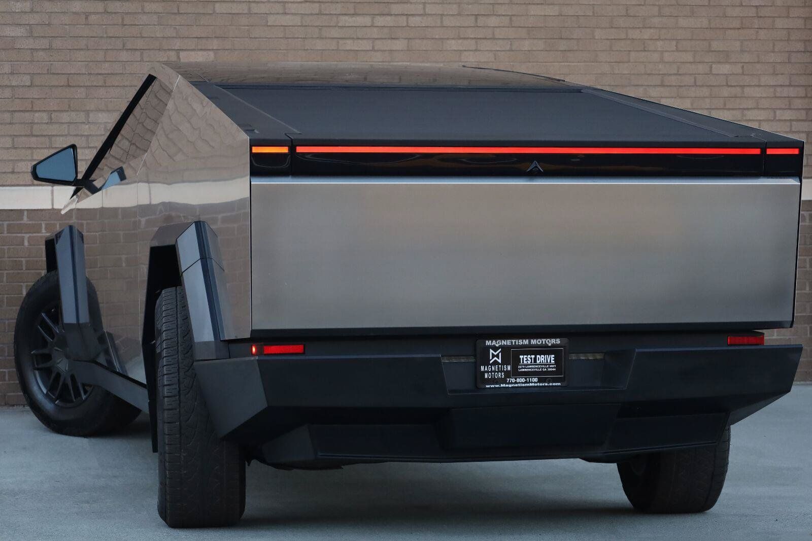 Used 2024 Tesla Cybertruck AWD Crew Cab image 9