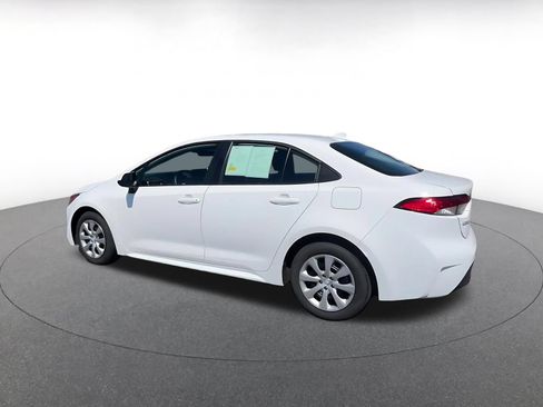 Used 2025 Toyota Corolla LE FWD image 8
