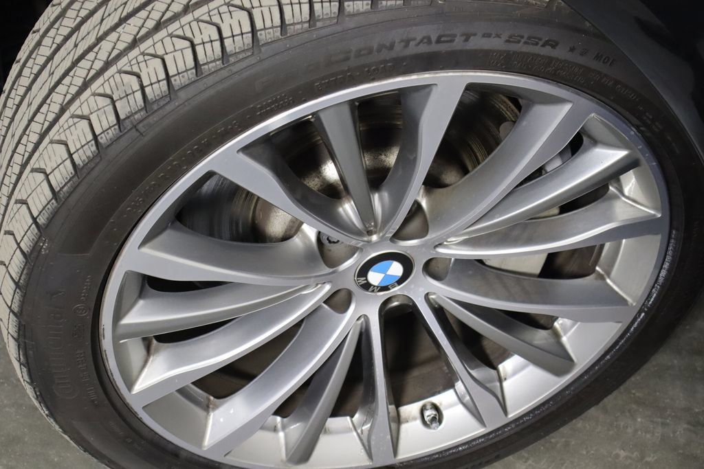 Used 2023 BMW 530i xDrive w/ Convenience Package AWD/4WD image 43