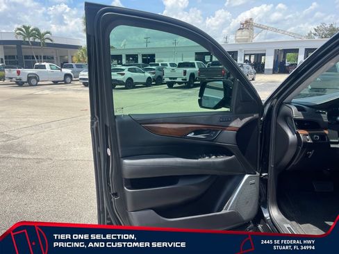 Used 2020 Cadillac Escalade ESV Premium Luxury RWD image 11