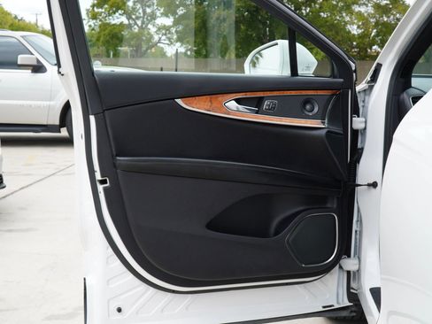 Used 2019 Lincoln Nautilus Reserve w/ Driver Assistance Package image 13