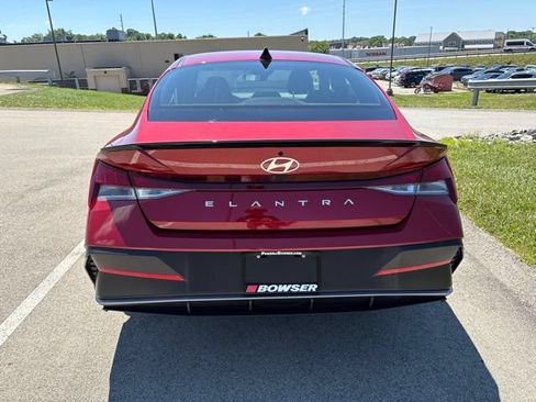 Certified 2025 Hyundai Elantra Sport FWD image 4