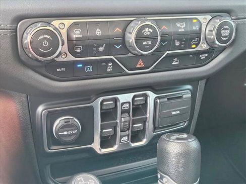 Used 2024 Jeep Wrangler Unlimited Sahara AWD/4WD image 13