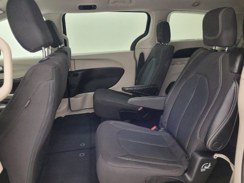 Used 2023 Chrysler Voyager LX FWD image 18