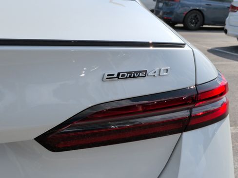 Used 2027 BMW i5 eDrive40 w/ M Sport Package RWD image 11