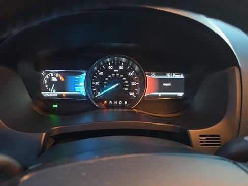 Used 2016 Ford Explorer XLT w/ Equipment Group 202A AWD/4WD image 30