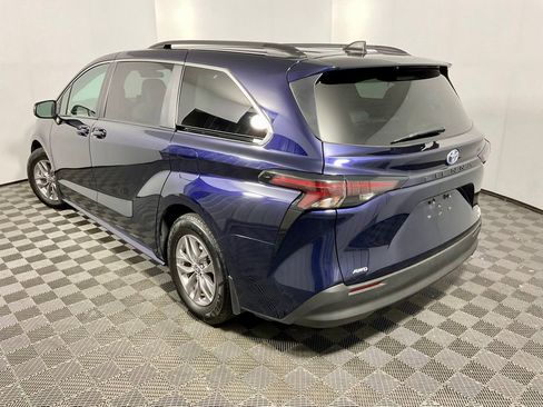 Used 2023 Toyota Sienna LE AWD/4WD image 12