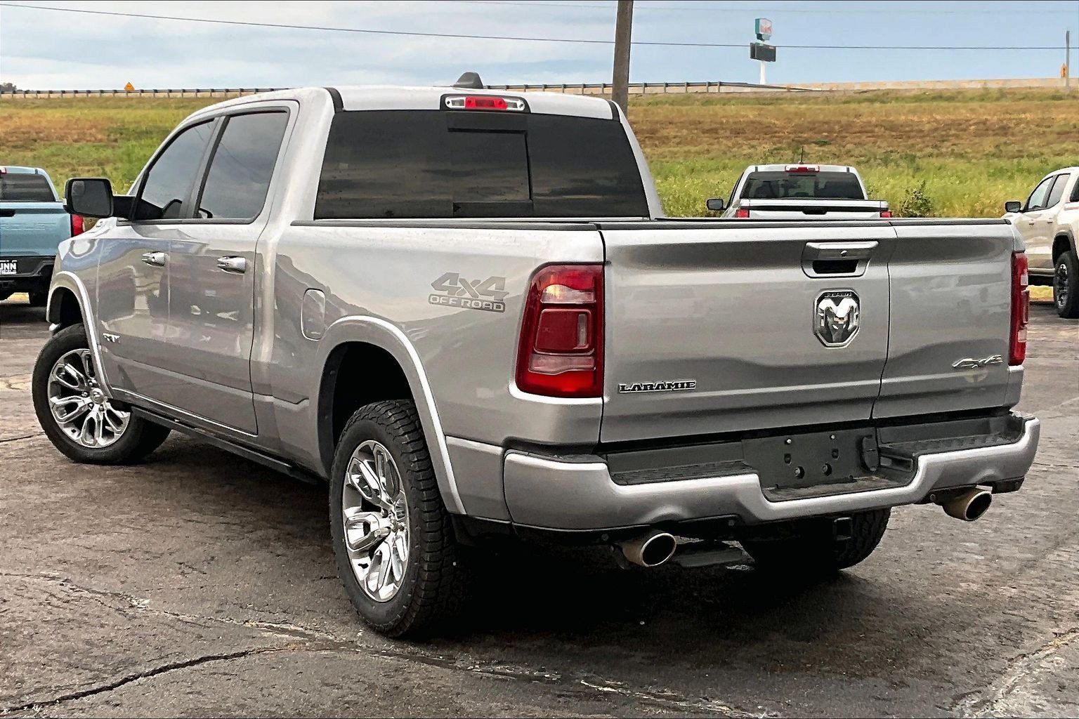 Used 2022 RAM 1500 Laramie w/ Laramie Southwest Edition AWD/4WD image 11