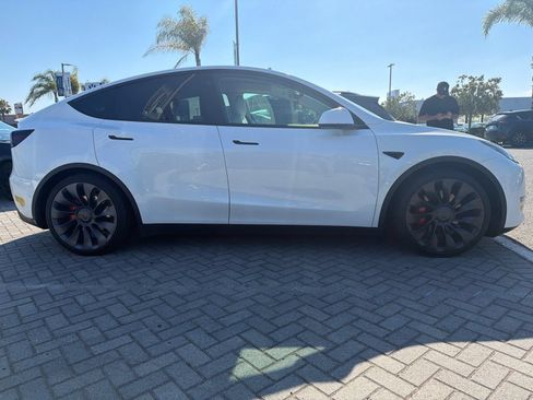 Used 2022 Tesla Model Y Performance AWD/4WD image 3