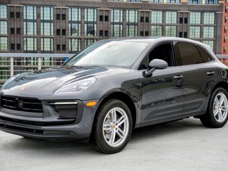 Certified 2025 Porsche Macan image 1