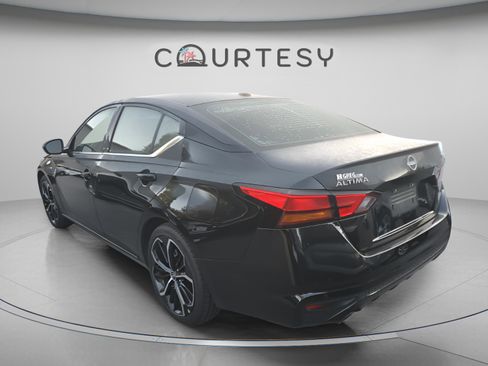Used 2023 Nissan Altima 2.5 SR FWD image 8