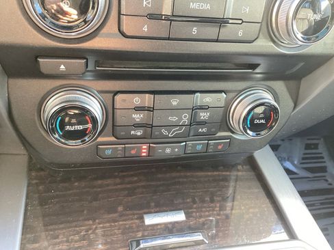 Used 2017 Ford F250 Platinum w/ Platinum Ultimate Package image 28