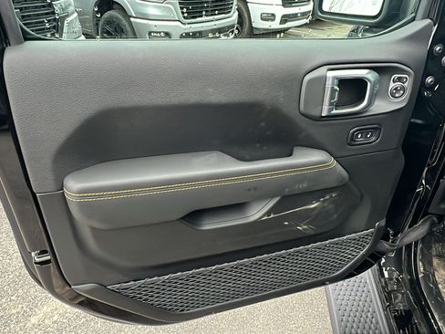 New 2026 Jeep Wrangler Unlimited Sahara AWD/4WD image 14