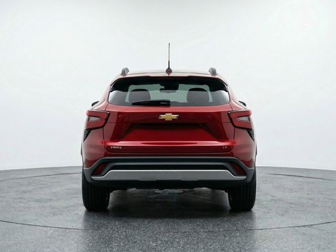 Used 2025 Chevrolet Trax LT image 7