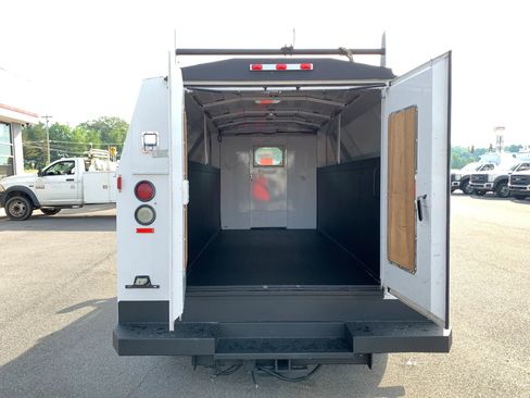 Used 2006 Ford E-350 and Econoline 350 Super Duty RWD image 28