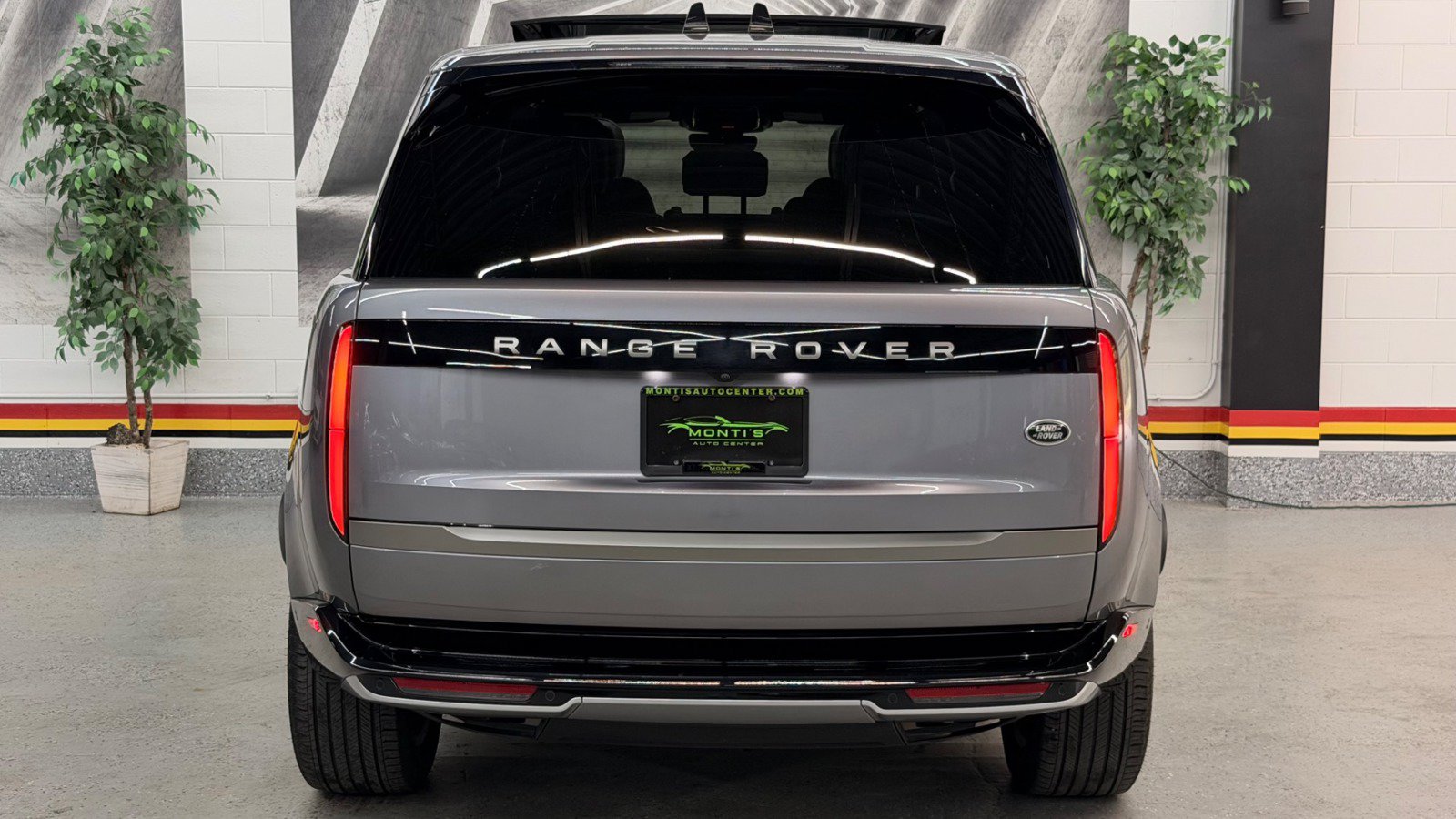 Used 2023 Land Rover Range Rover SE AWD/4WD image 8
